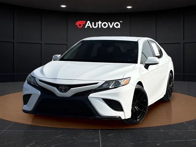 2019 Toyota Camry SE (16582) Main Image