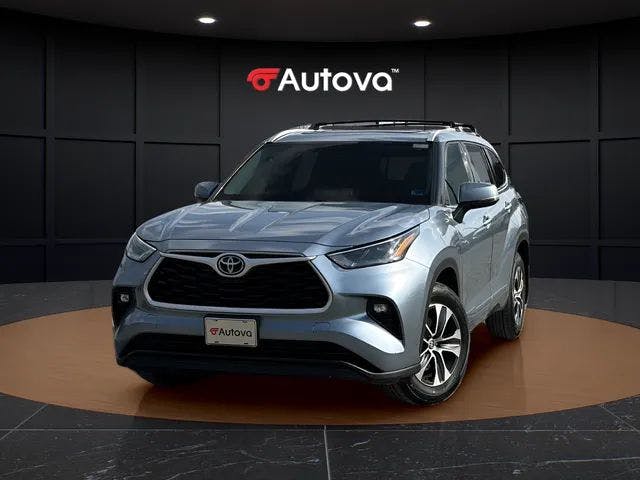 2022 Toyota Highlander XLE (16607) Main Image
