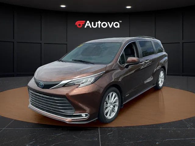 2021 Toyota Sienna XLE (16774) Main Image