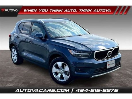 2022 Volvo XC40 Momentum 