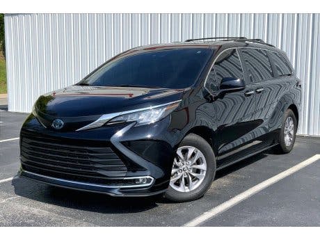 2022 Toyota Sienna XLE 