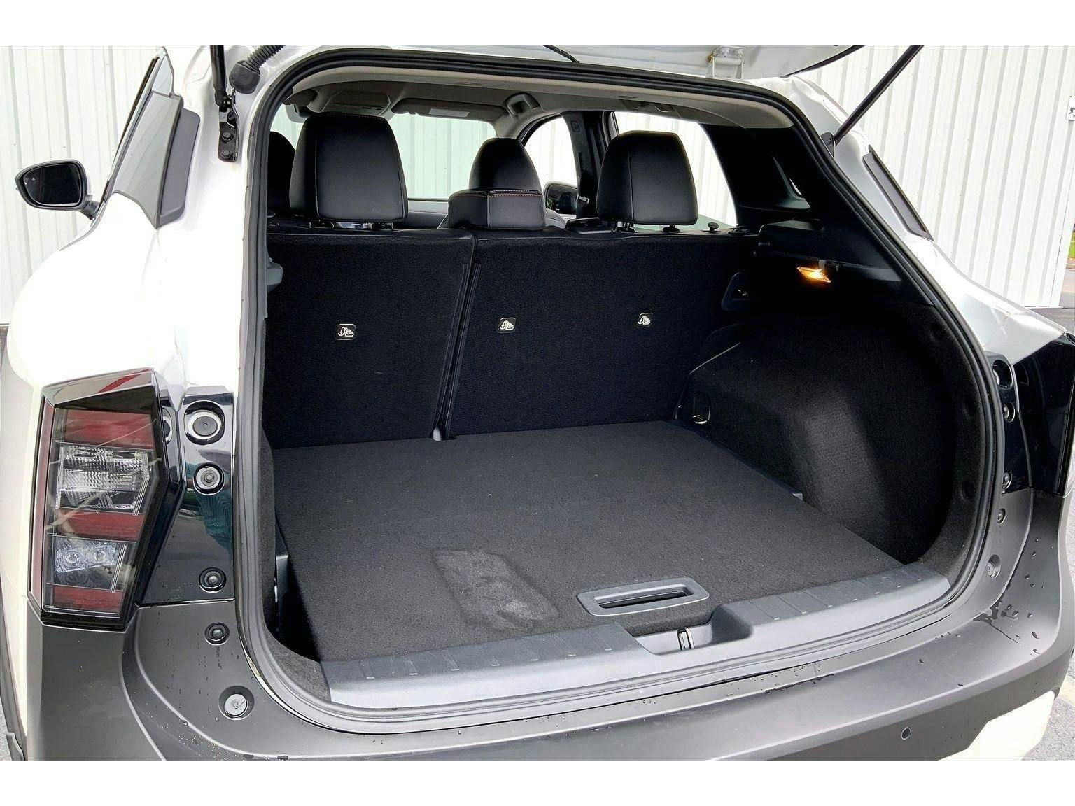 2025 Nissan Kicks SR (K8623611) Photo 25